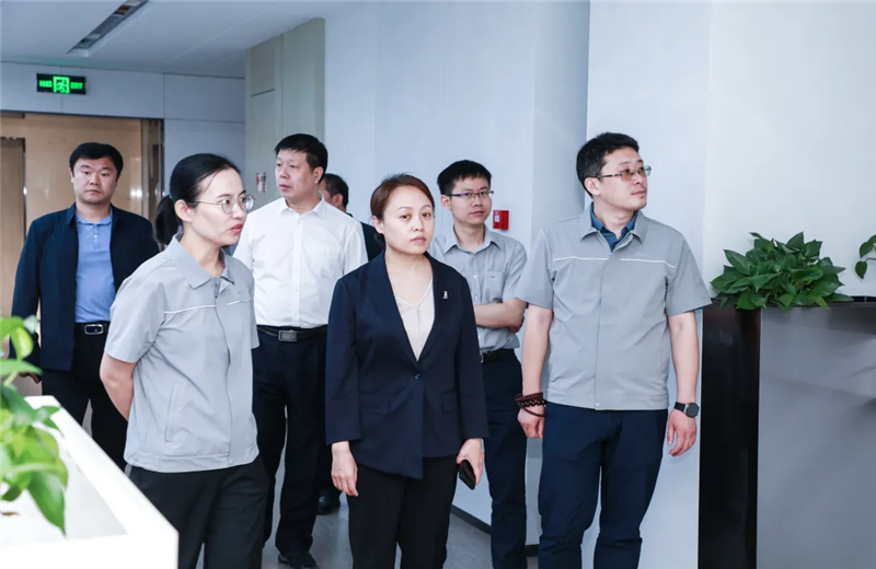 2023年5月15日，河北建材职业技术学院党委书记张明莉一行到金世豪北京集团进行校企合作交流。
